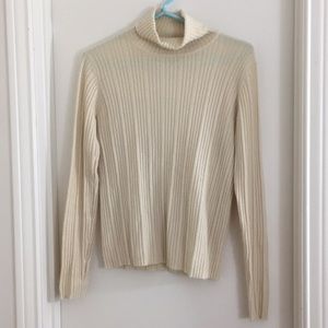 Ivory Neiman Marcus Cashmere Turtleneck, Medium